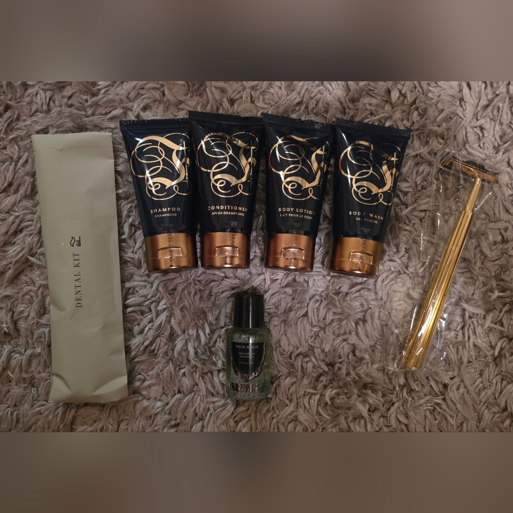 The Fontainebleau Hotel Las Vegas Toiletries Set Lot of 7 - Picture 2 of 3